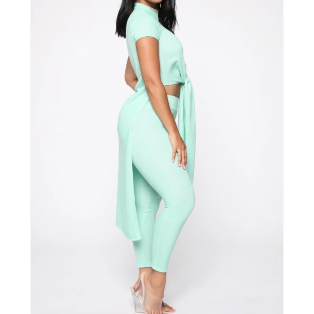 Short Sleeve
Tie Front Top
High Waist Legging - Picture 2 of 2